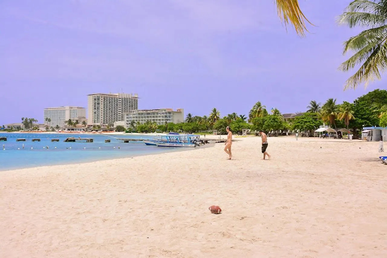 아파트 Green Island Beach Suite At Turtle Towers 오쵸 리오스